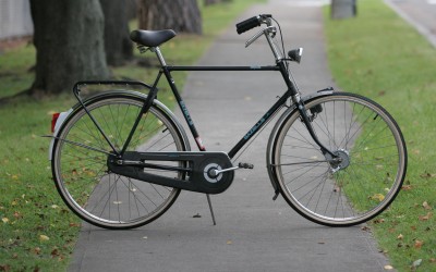 オランダ自転車の特徴であるかなり角度がつけられたヘッドとシートチューブ角。乗り手の身長もあるためかなり大きめのサイズ。